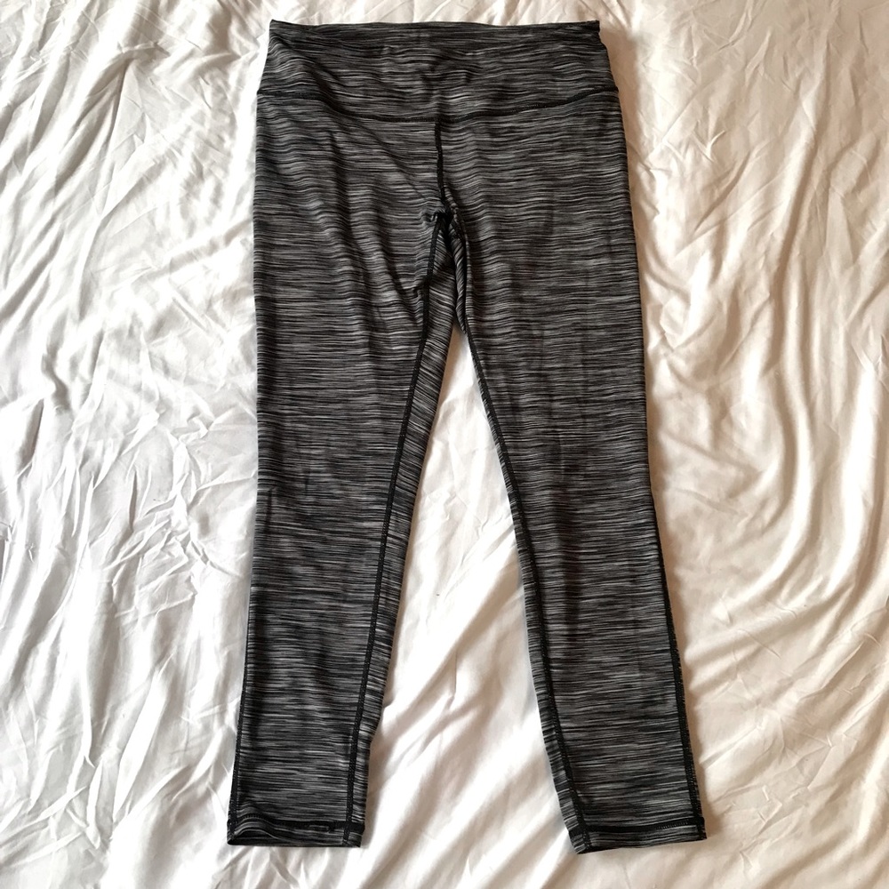 Z by Zella Gray, Black & White Stripe Leggings, size Large